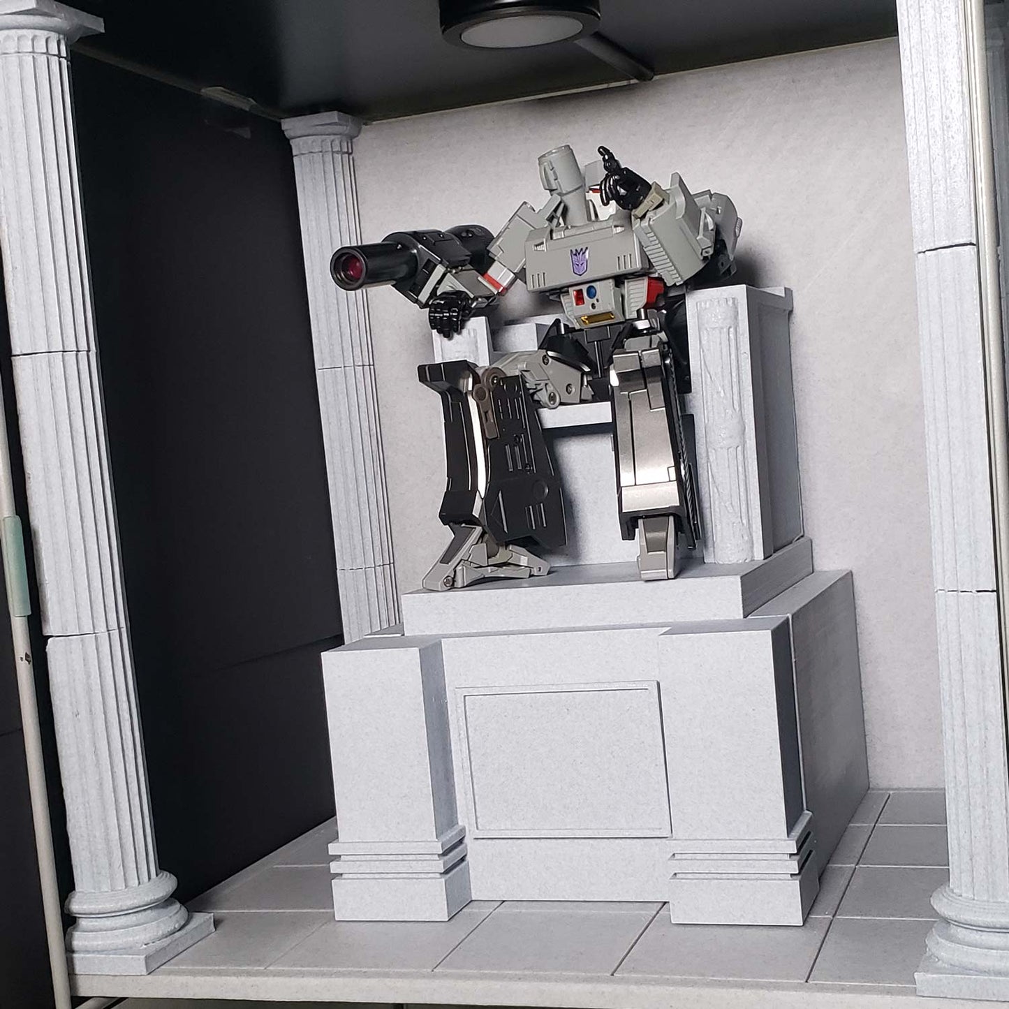 DETOLF MARBLE PANEL DISPLAY